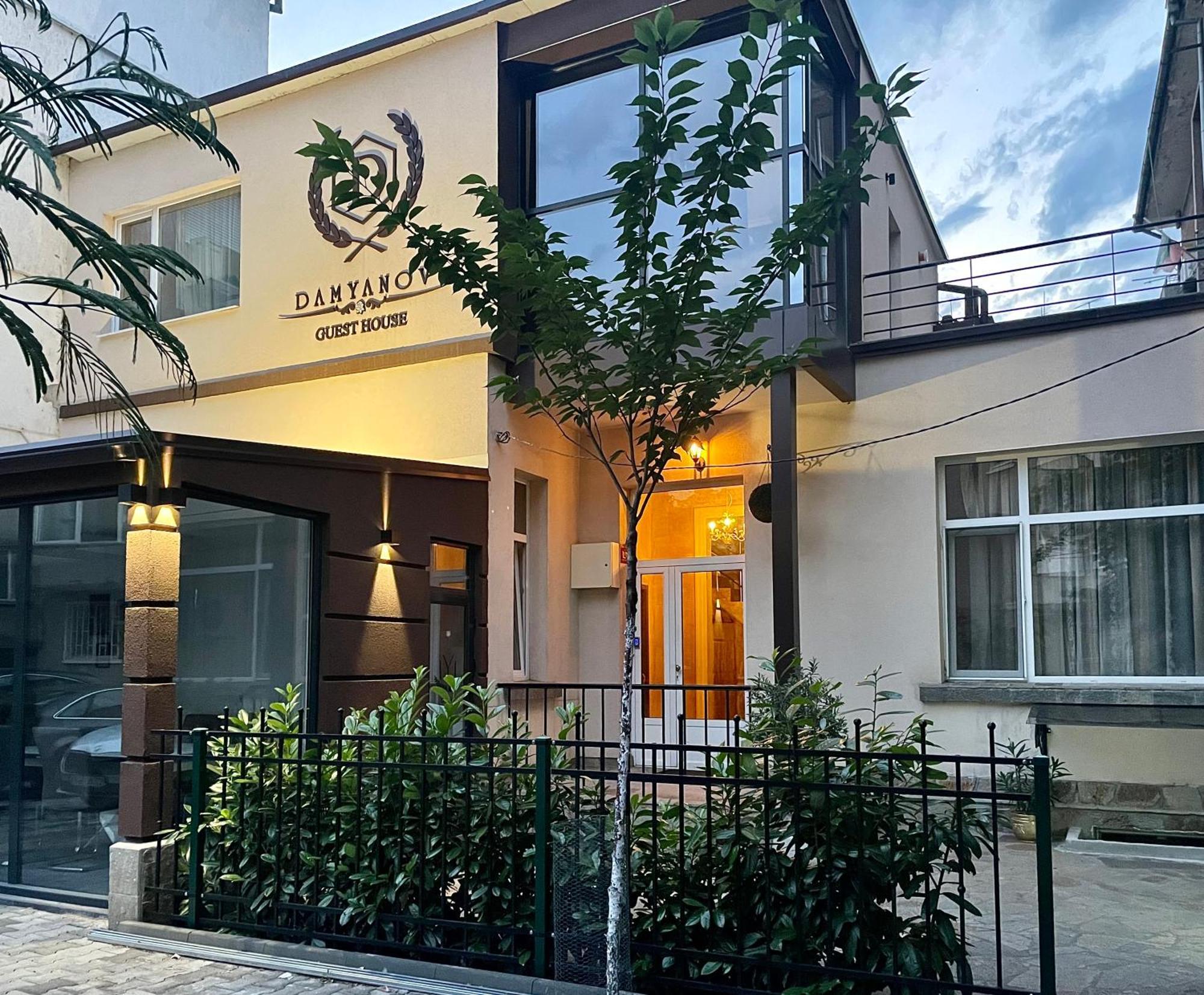 Damyanov House Hotel คาซานลัก ภายนอก รูปภาพ