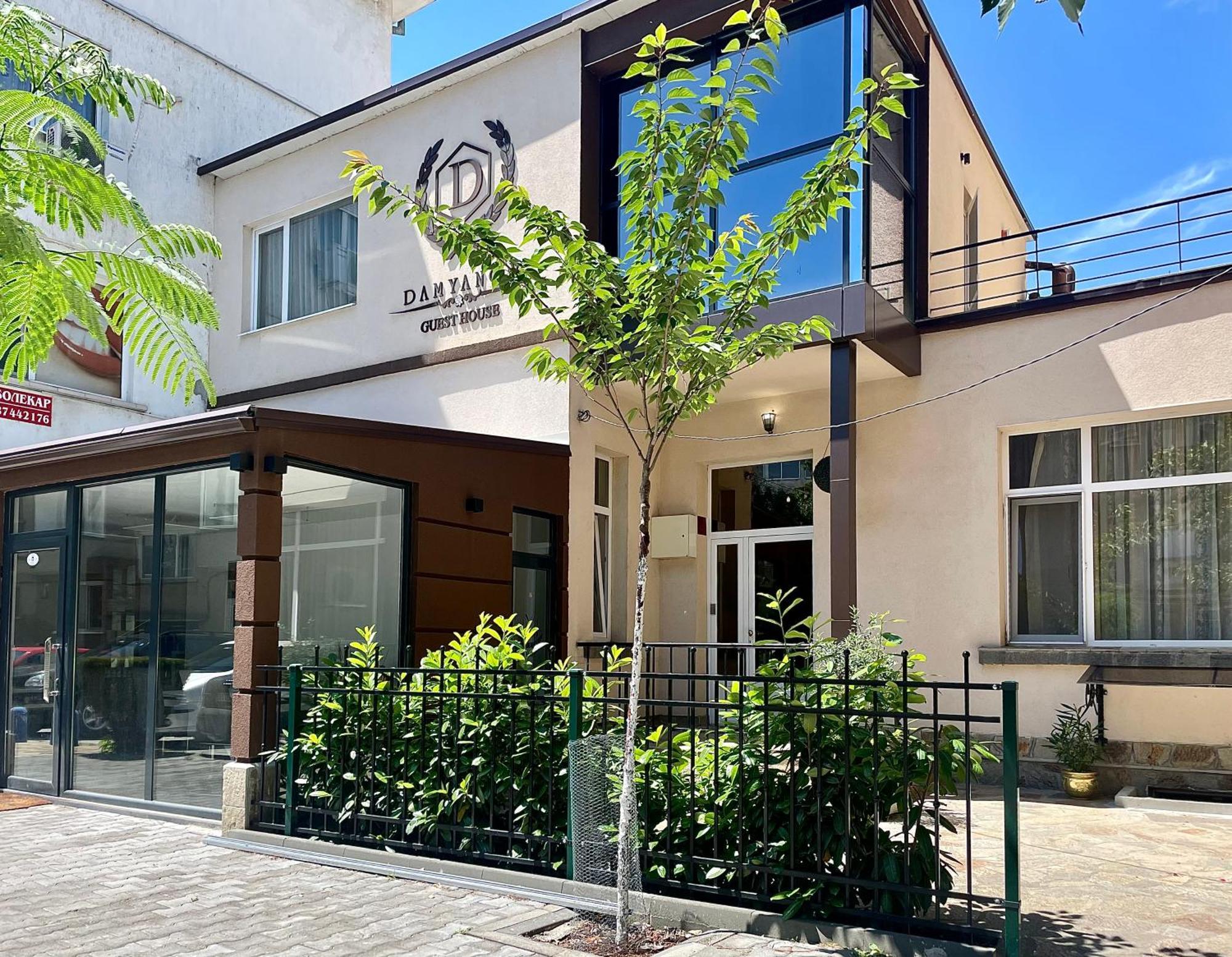 Damyanov House Hotel คาซานลัก ภายนอก รูปภาพ