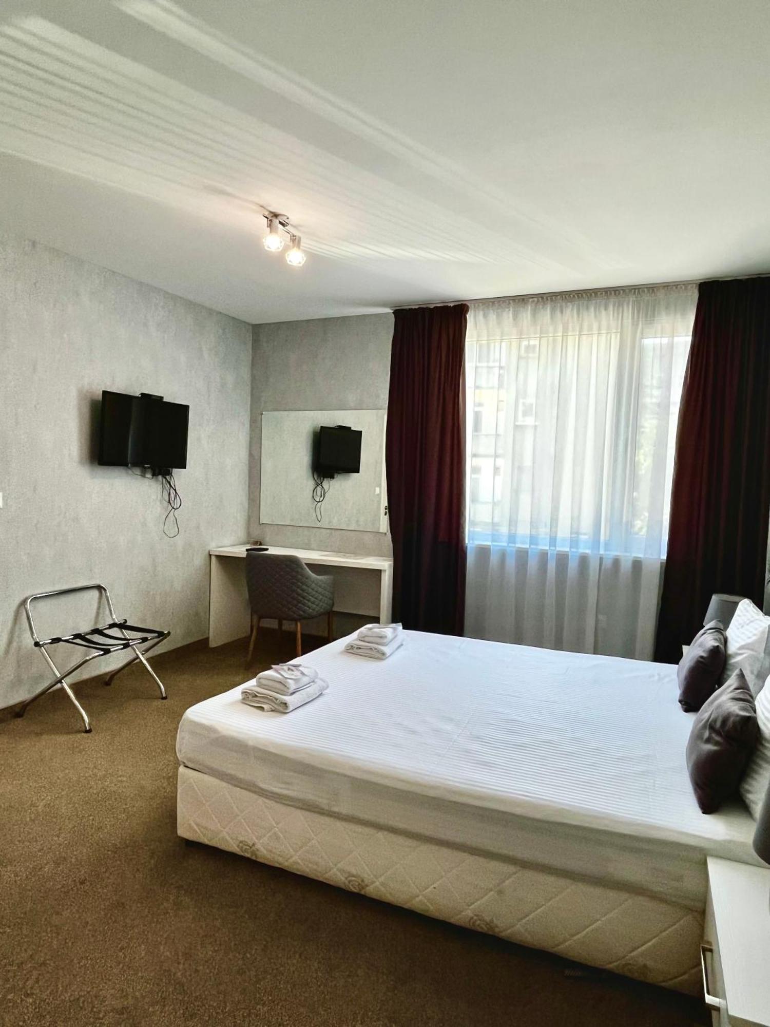 Damyanov House Hotel คาซานลัก ภายนอก รูปภาพ
